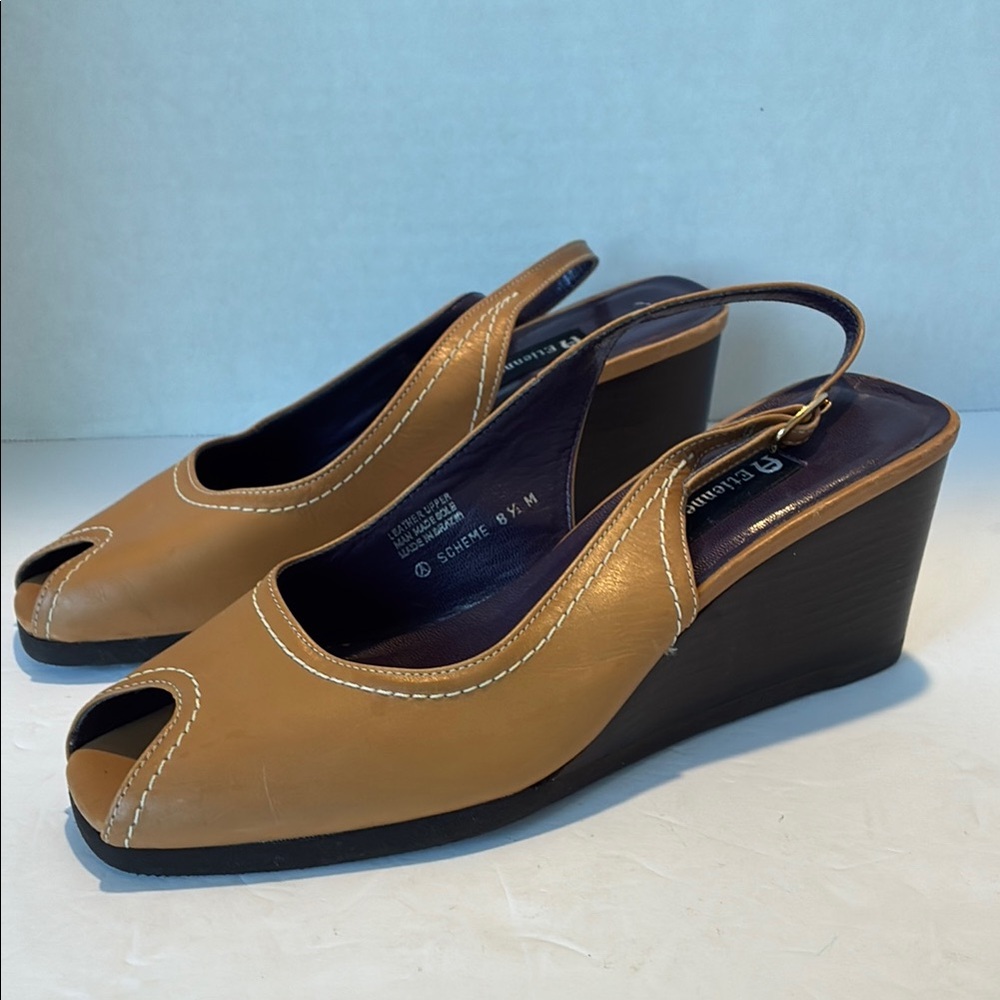 Etienne Aigner wedge sandals
Style Scheme
Size 8.5 M